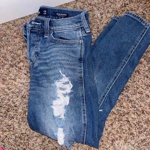 hollister boyfriend jeans! brand new. low rise.
